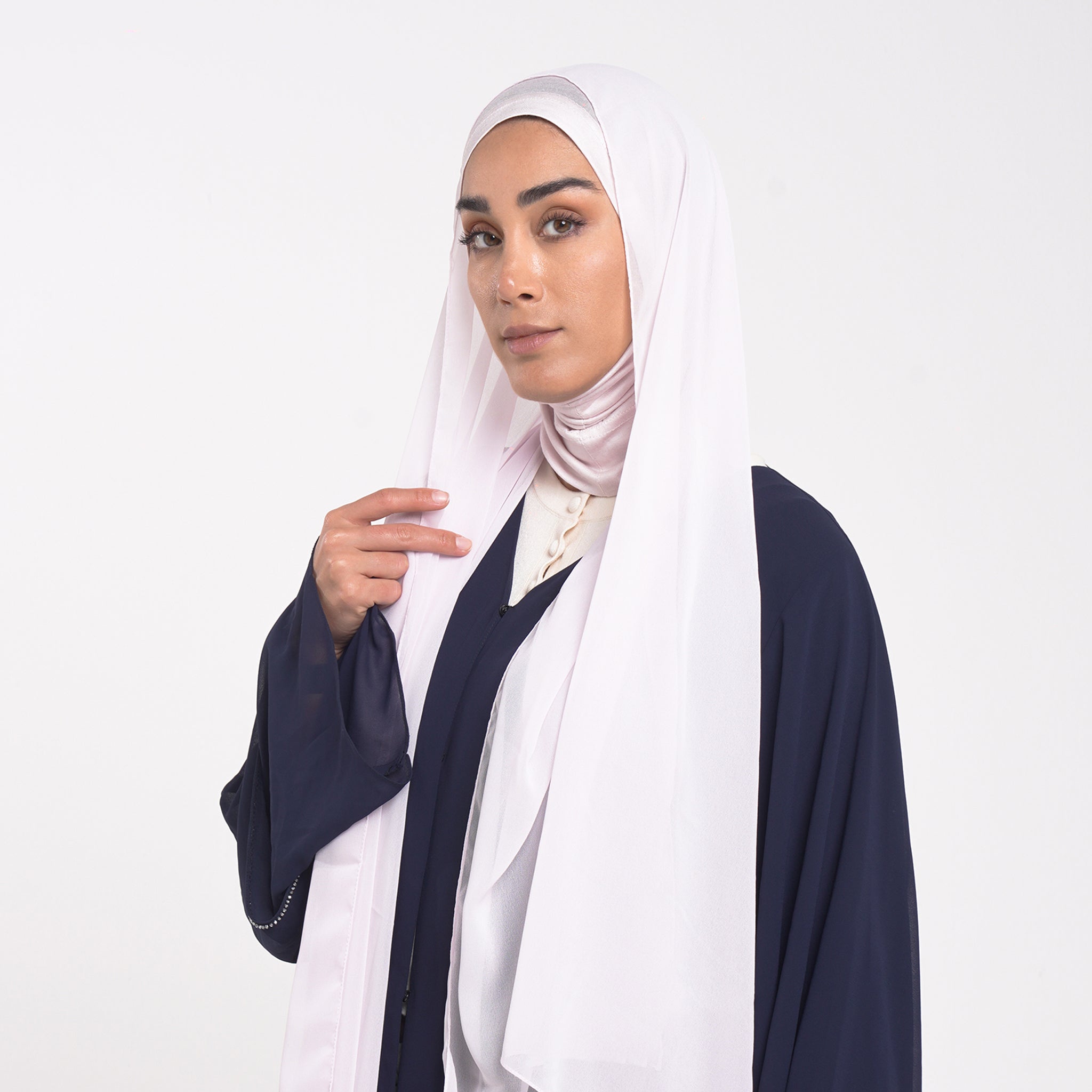 Emiratie Chiffon with Bonnet -Delicate Blush Pearl