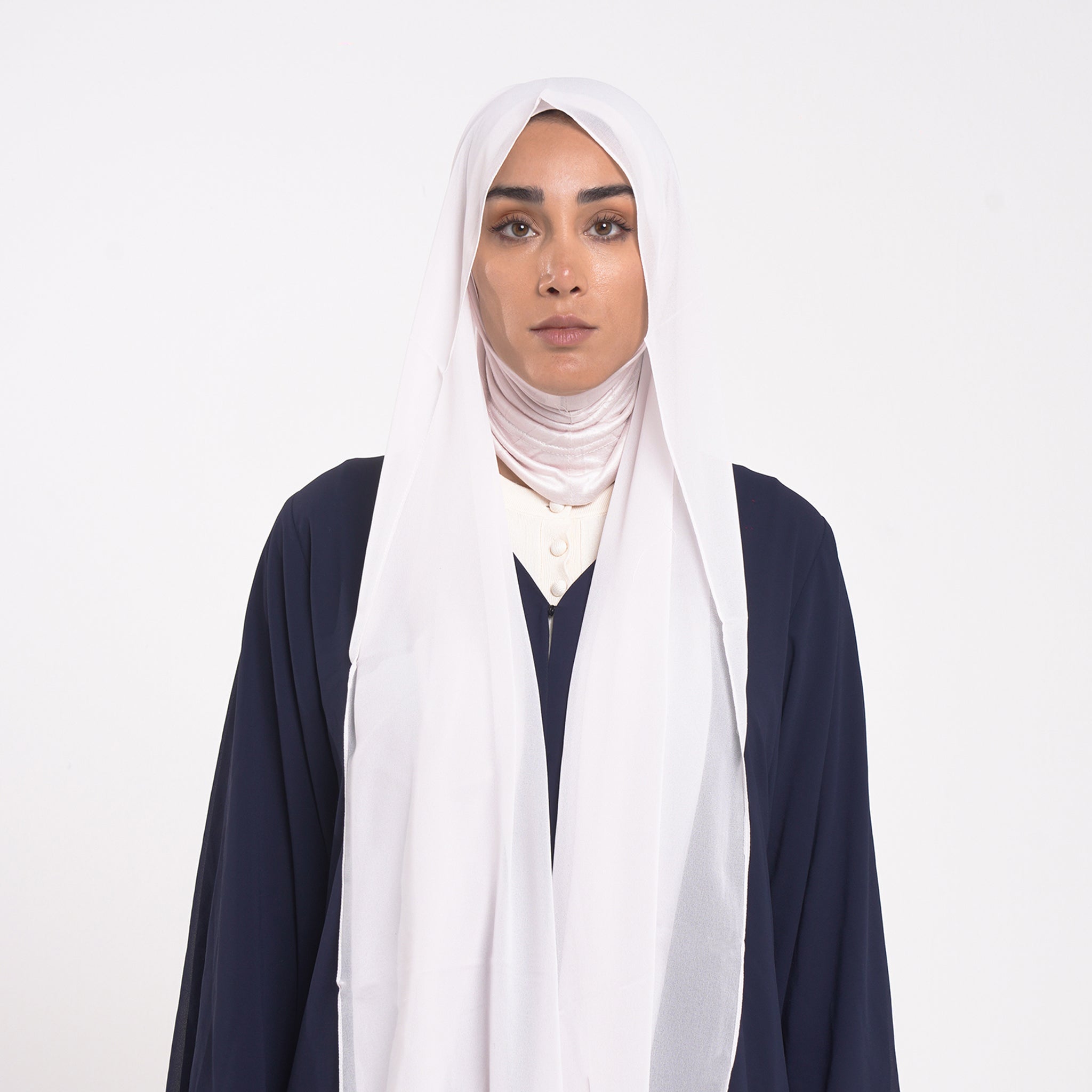 Emiratie Chiffon with Bonnet -Soft Pearl White