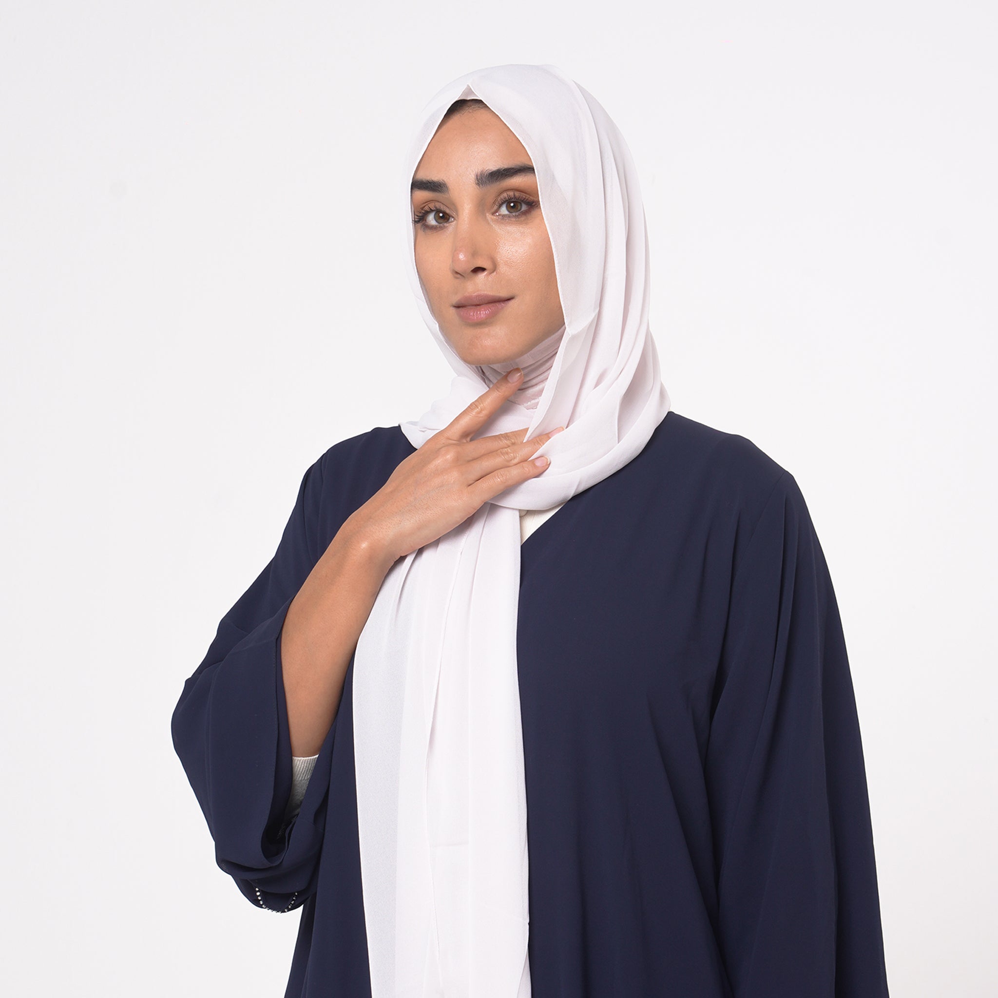 Emiratie Chiffon with Bonnet -Soft Pearl White