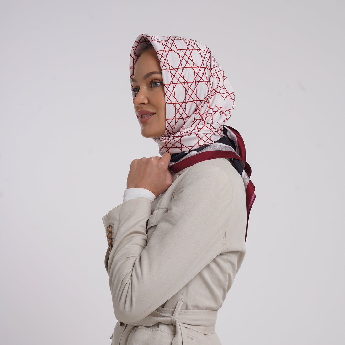Satin Printed Esarp - Crimson Line White